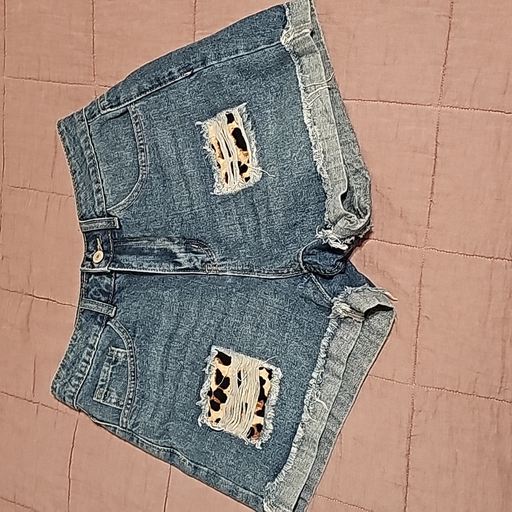 Mom shorts, Small, leopard